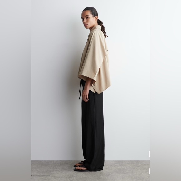 COS CROPPED TRENCH COAT CAPE Light Tan Cape Jacket - Picture 3 of 12